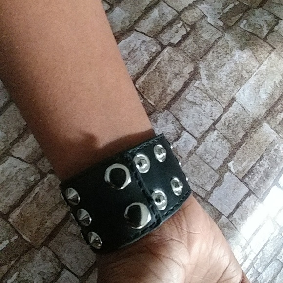 Leather cuff bracelet with silver studs - Picture 2 of 5